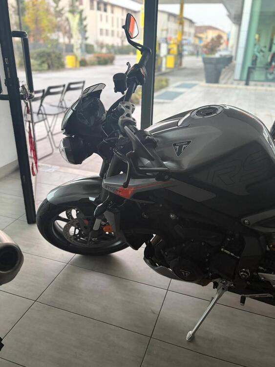 Foto 4: Moto TRIUMPH Street Triple 765 RS usata 765cc strada (2023)