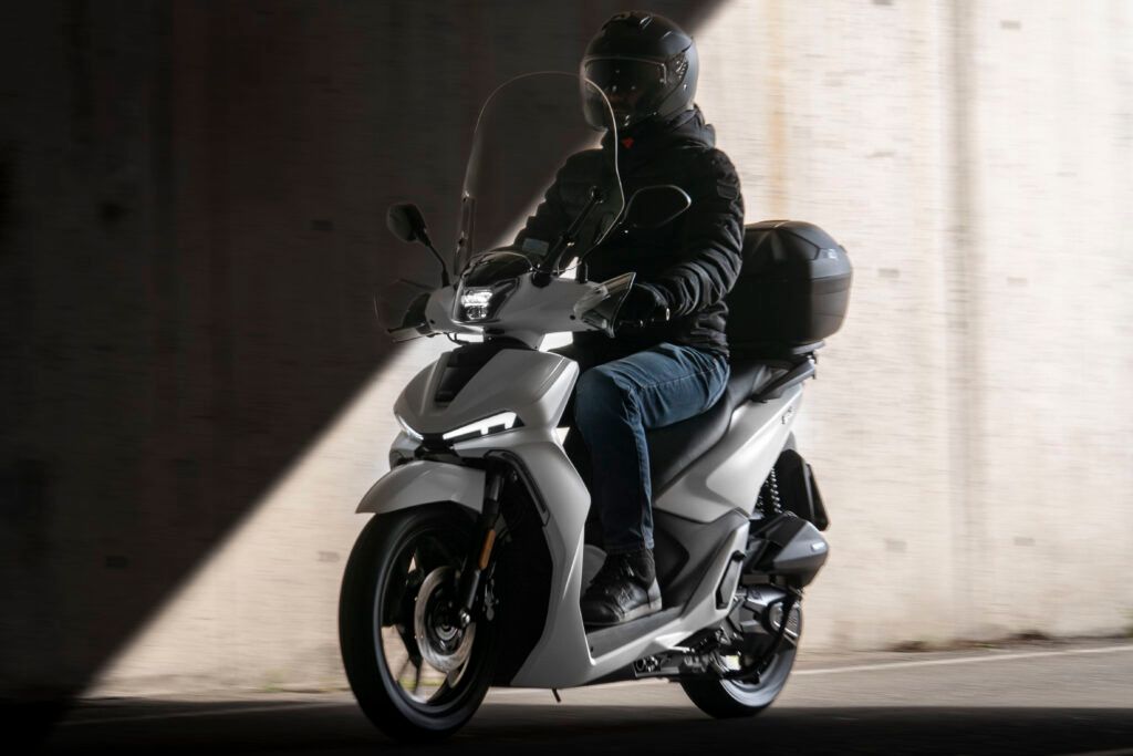 Foto 2: Moto VOGE SFIDA SR16 200 nuova 174cc scooter (2026)