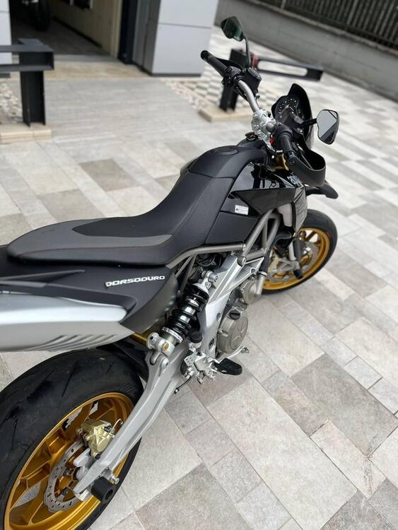 Foto 3: Moto APRILIA Dorsoduro 750 usata 749cc strada (2009)