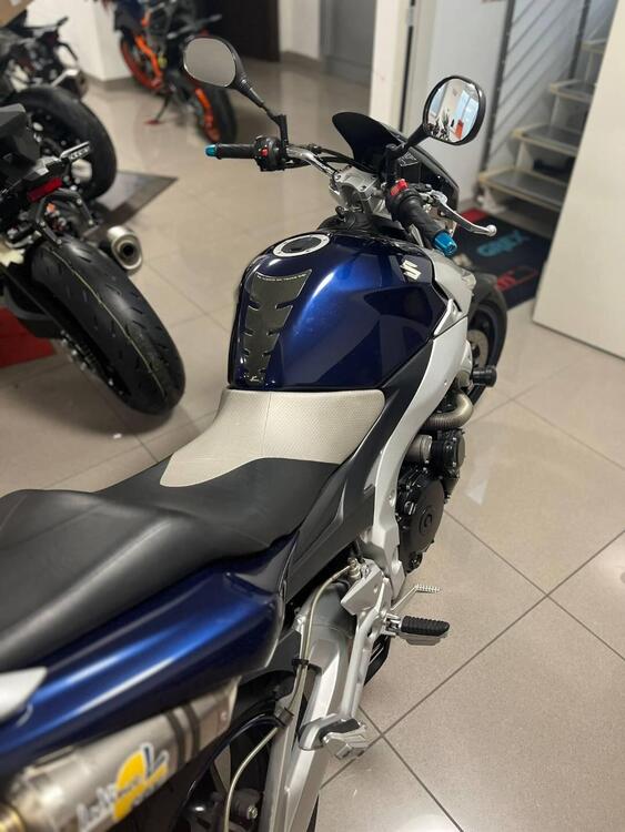 Foto 6: Moto SUZUKI GSR 600 usata 599cc strada (2006)