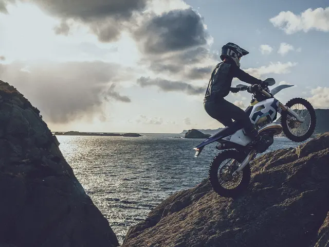 Foto 1: Moto HUSQVARNA TE 125 nuova 125cc enduro (2026)