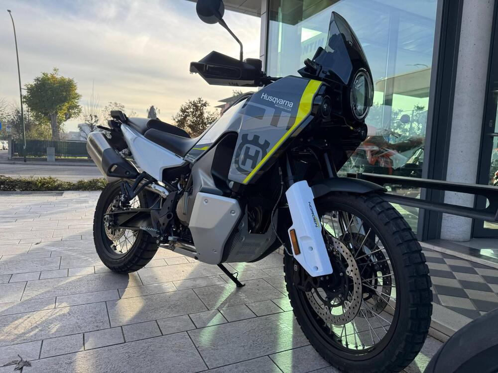 Foto 2: Moto HUSQVARNA Norden 901 usata 889cc strada (2022)