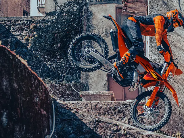 Foto 1: Moto KTM 125 XC-W nuova 125cc enduro (2026)