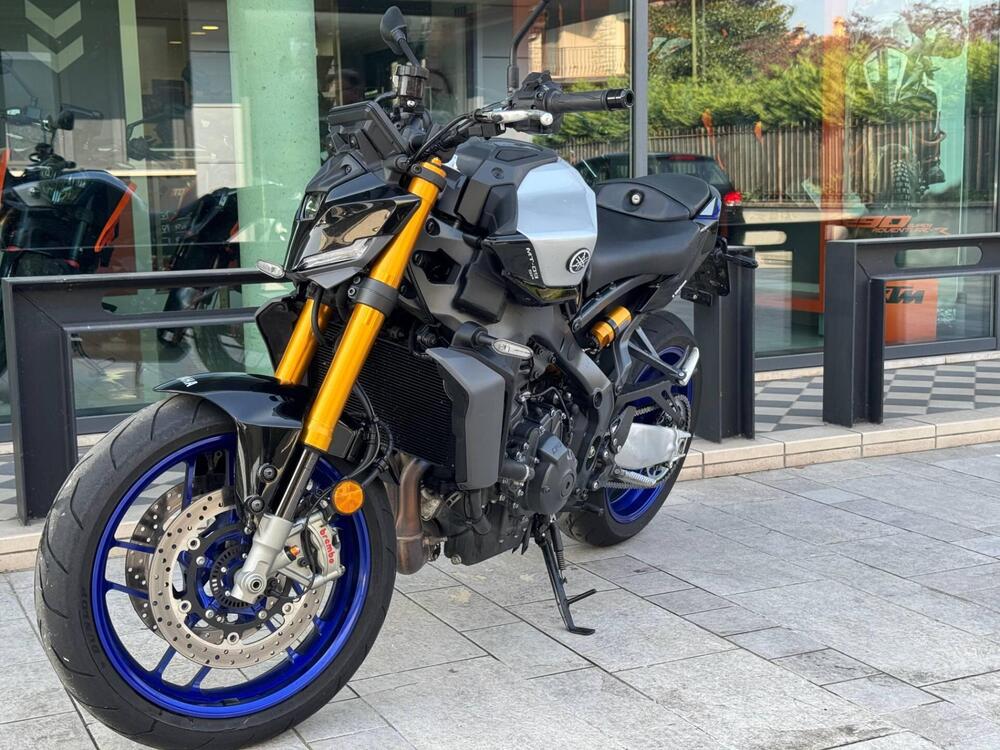 Foto 3: Moto YAMAHA MT-09 SP usata 890cc strada (2024)