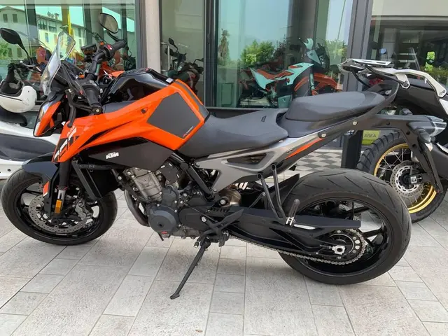 Foto 1: Moto KTM 790 Duke L usata 799cc strada (2023)
