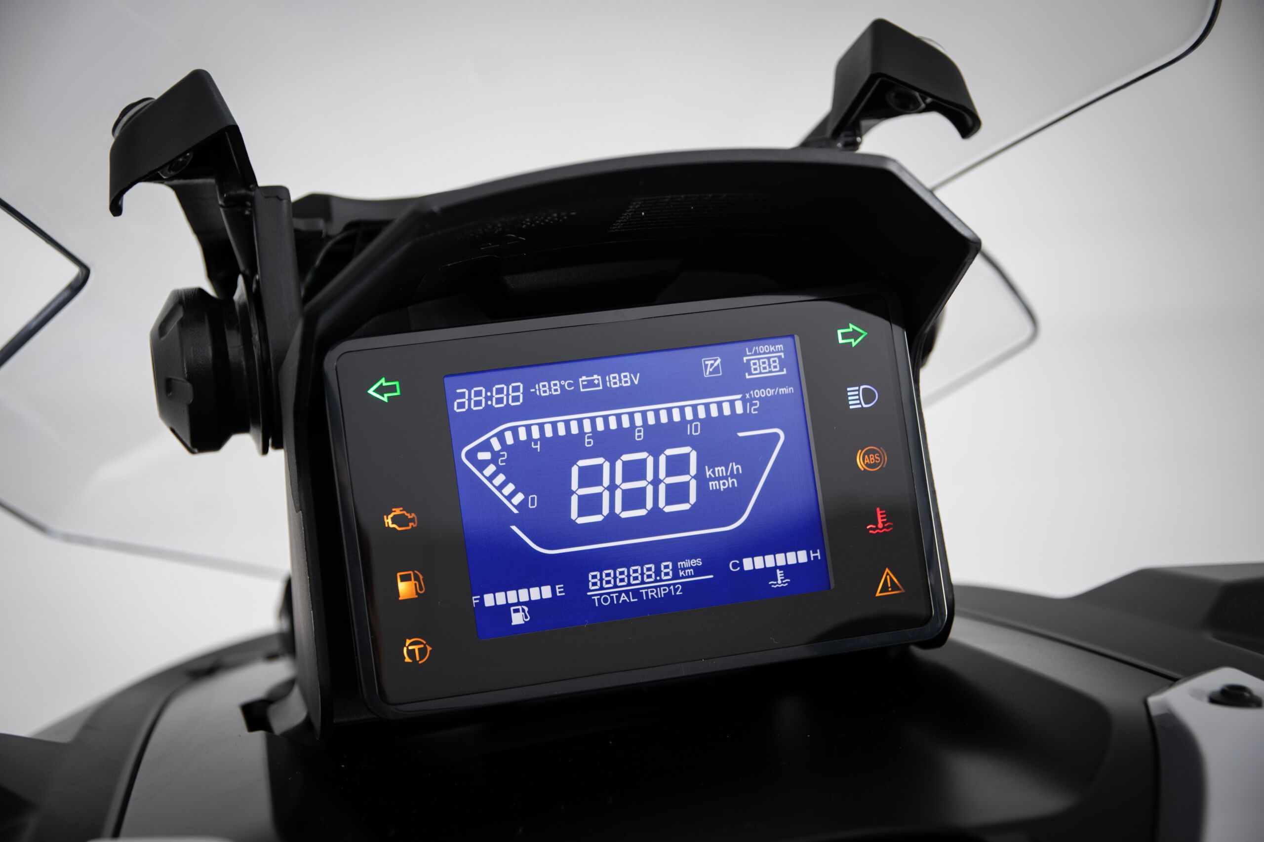 Foto 4: Moto KYMCO DINK X 125 nuova 125cc scooter (2026)