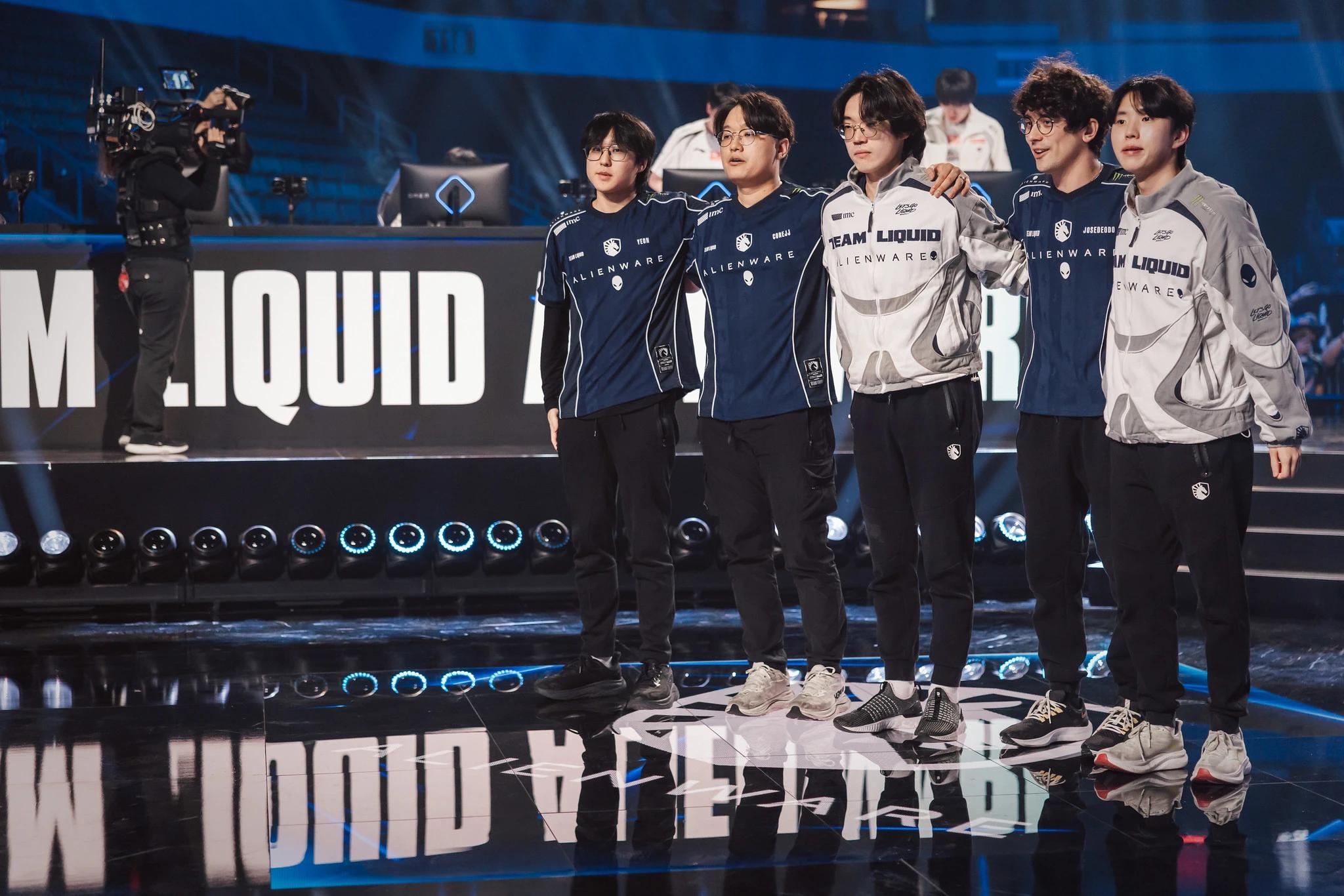 Team Liquid players together on the League of Legends Worlds 2026 stage in Texas
