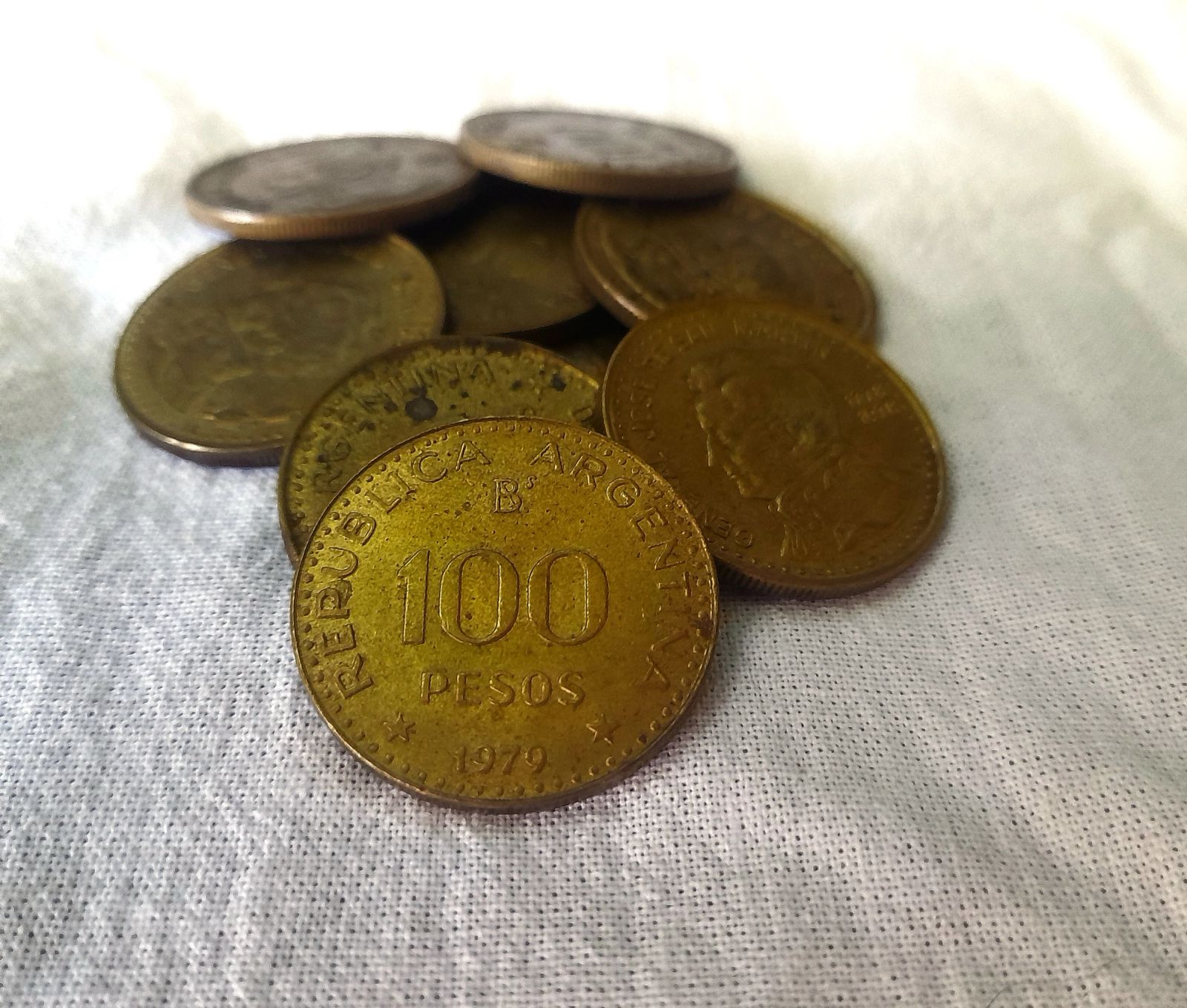 ¿Empezar el año con suerte? Esta moneda rara podrías tenerla en tu casa