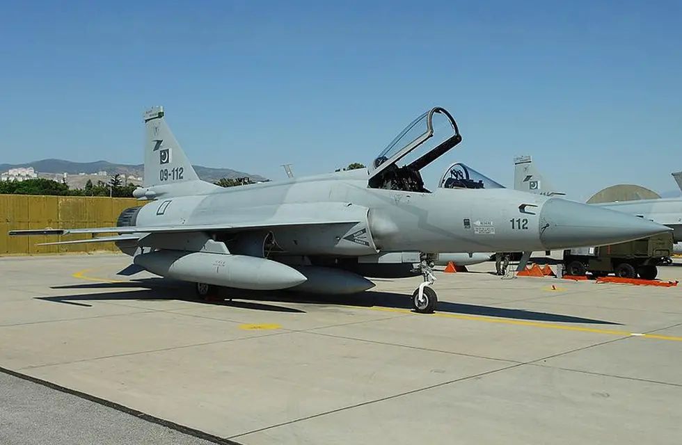 Avanzan las negociaciones con China para adquirir aviones de combate