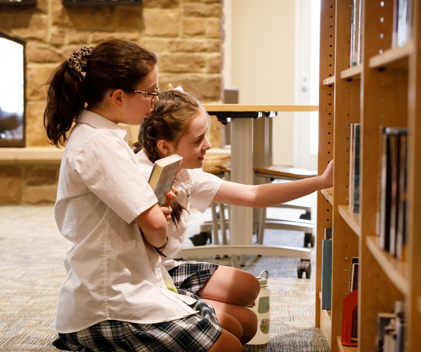 An Oakcrest student ambassador leading a campus tour