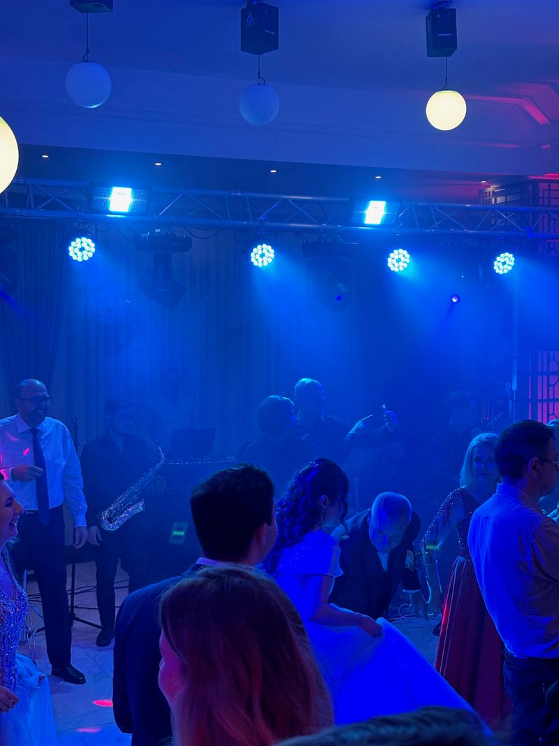 Atmosferă cu saxofon live
