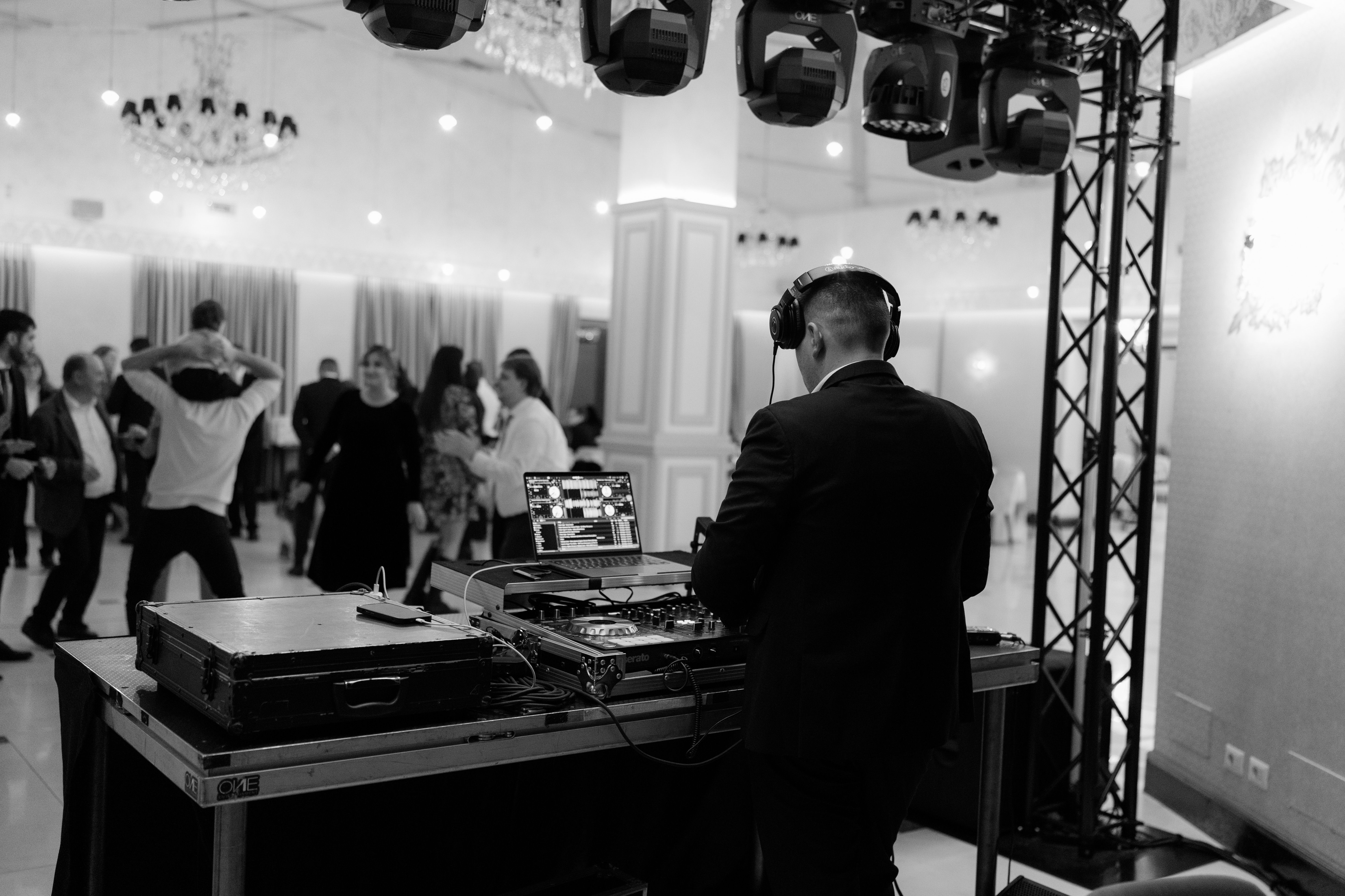 DJ & MC