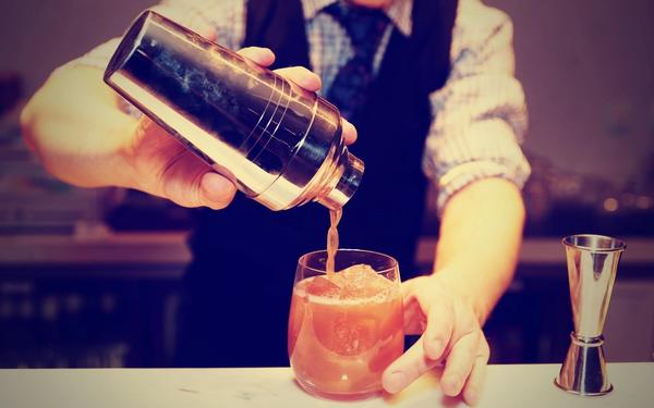 Cocktail Bar – Moft sau necesitate?!