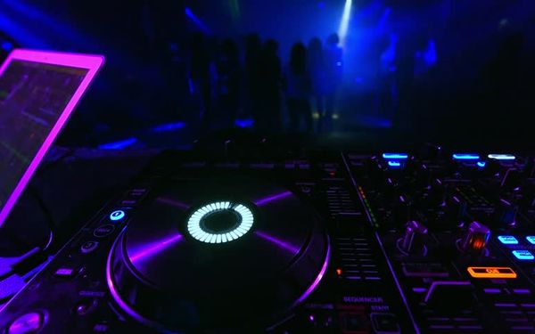 Ce face DJ-ul la evenimentul tău?