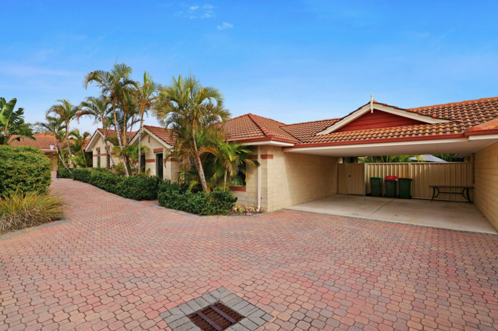 Detail of the Applecross residential block: seven single-level 3-bedroom, 1-bathroom villas on a 2176 m2 corner landholding
