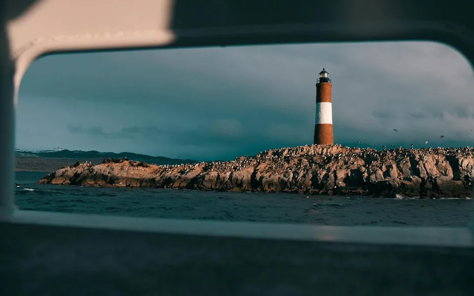 Photo by rois martin: https://www.pexels.com/photo/a-lighthouse-on-a-cape-6263774/