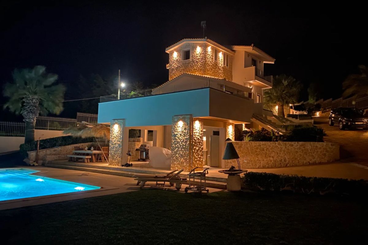 Luxury 260 sqm Villa in Anavyssos