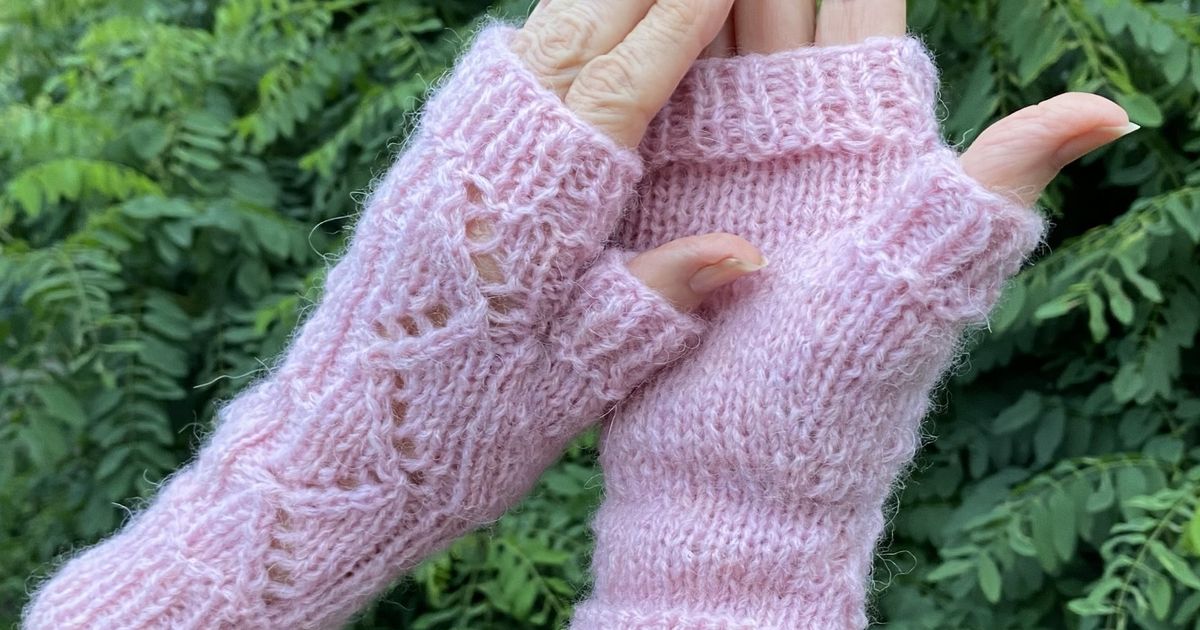 Knit a Pair of Lace Mitts