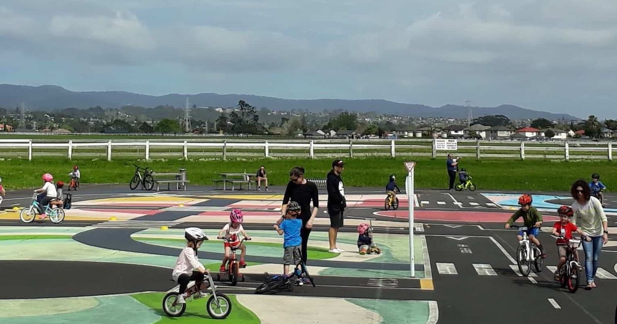 Kids Learn to Ride Avondale Central Reserve
