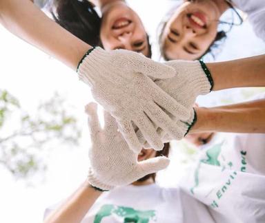 Online Fundraising: 10 Innovative Ideas (with Examples!)