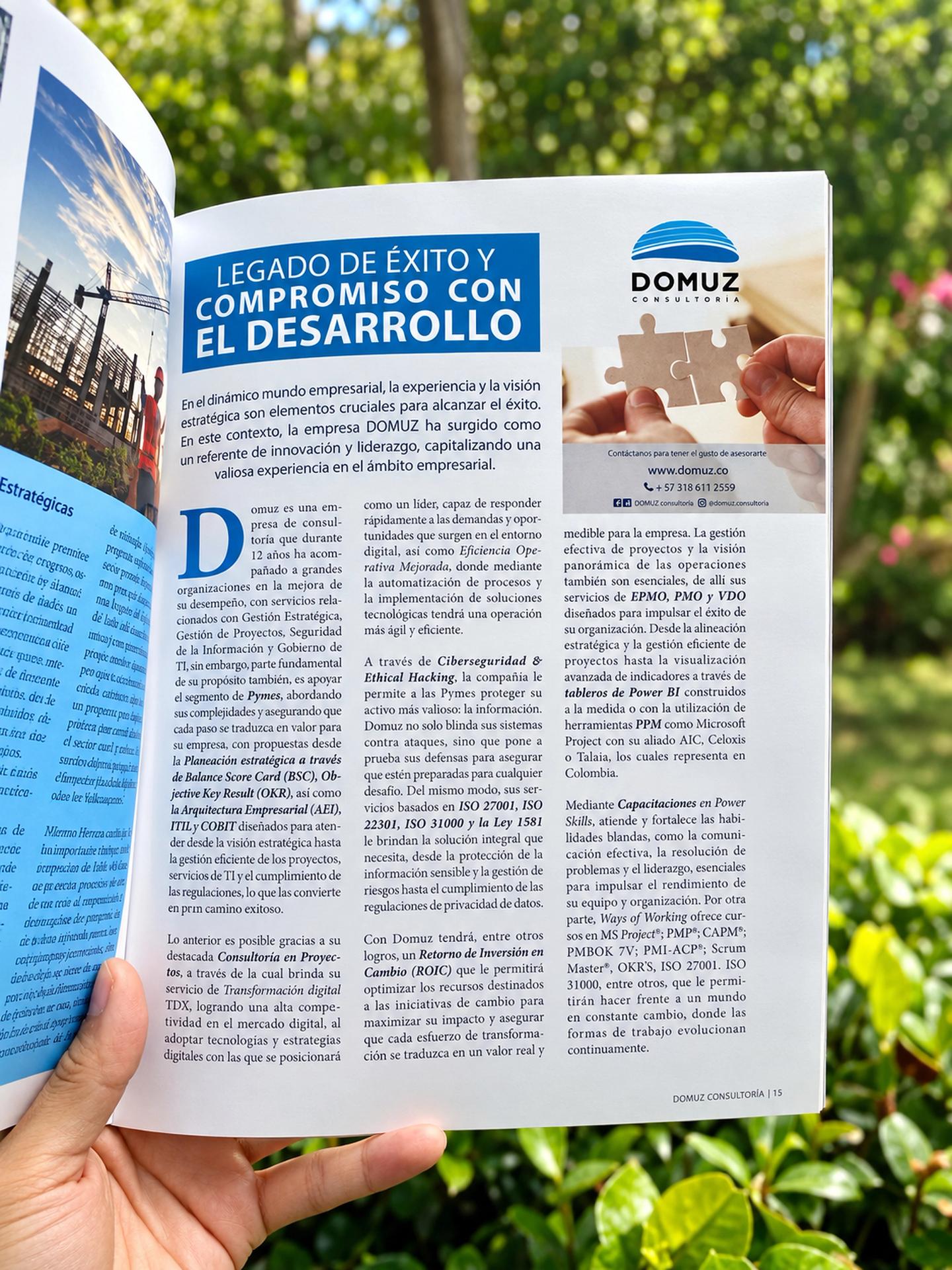 Artículo sobre DOMUZ titulado «Legado de éxito y compromiso con el desarrollo» en una revista impresa.