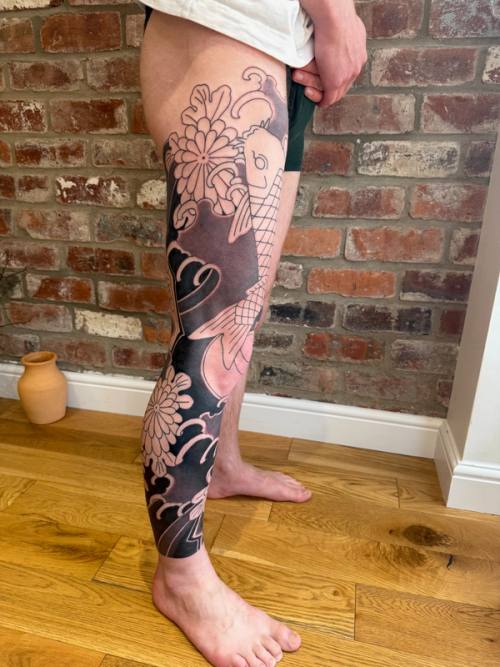 Side view of the right leg sleeve after two days: koi, chrysanthemums and waves