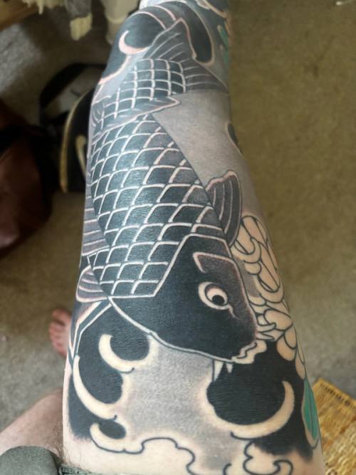 Close-up of the shaded koi on the thigh, the day after