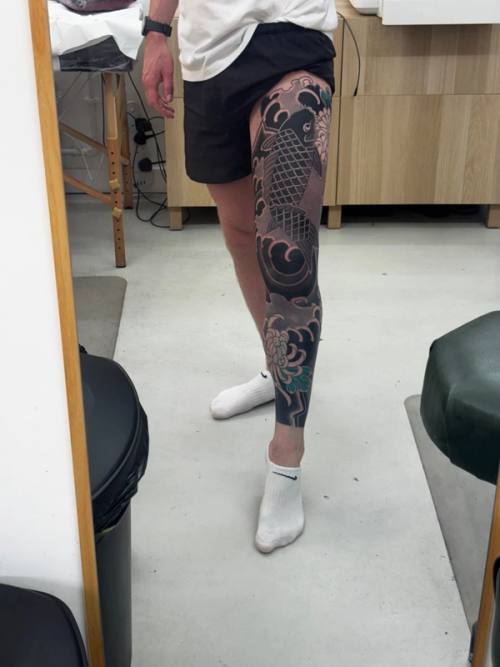 Front of the right leg after day two, koi shaded and background complete