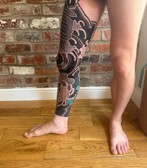 Front view of the right leg at home, background now complete from hip to ankle