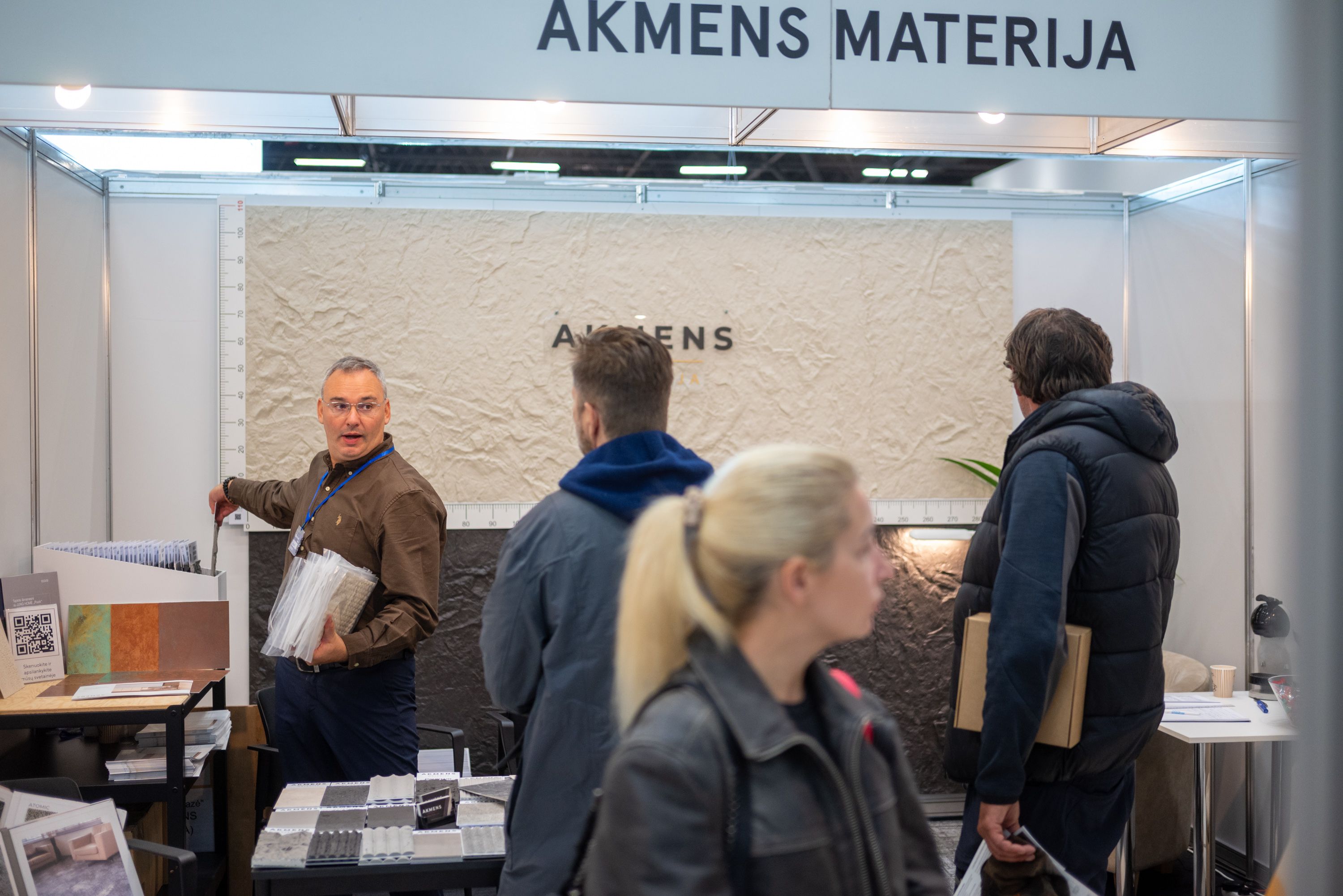 „Akmens Materija“ lankstus akmuo interjere parodoje „Supernamai“
