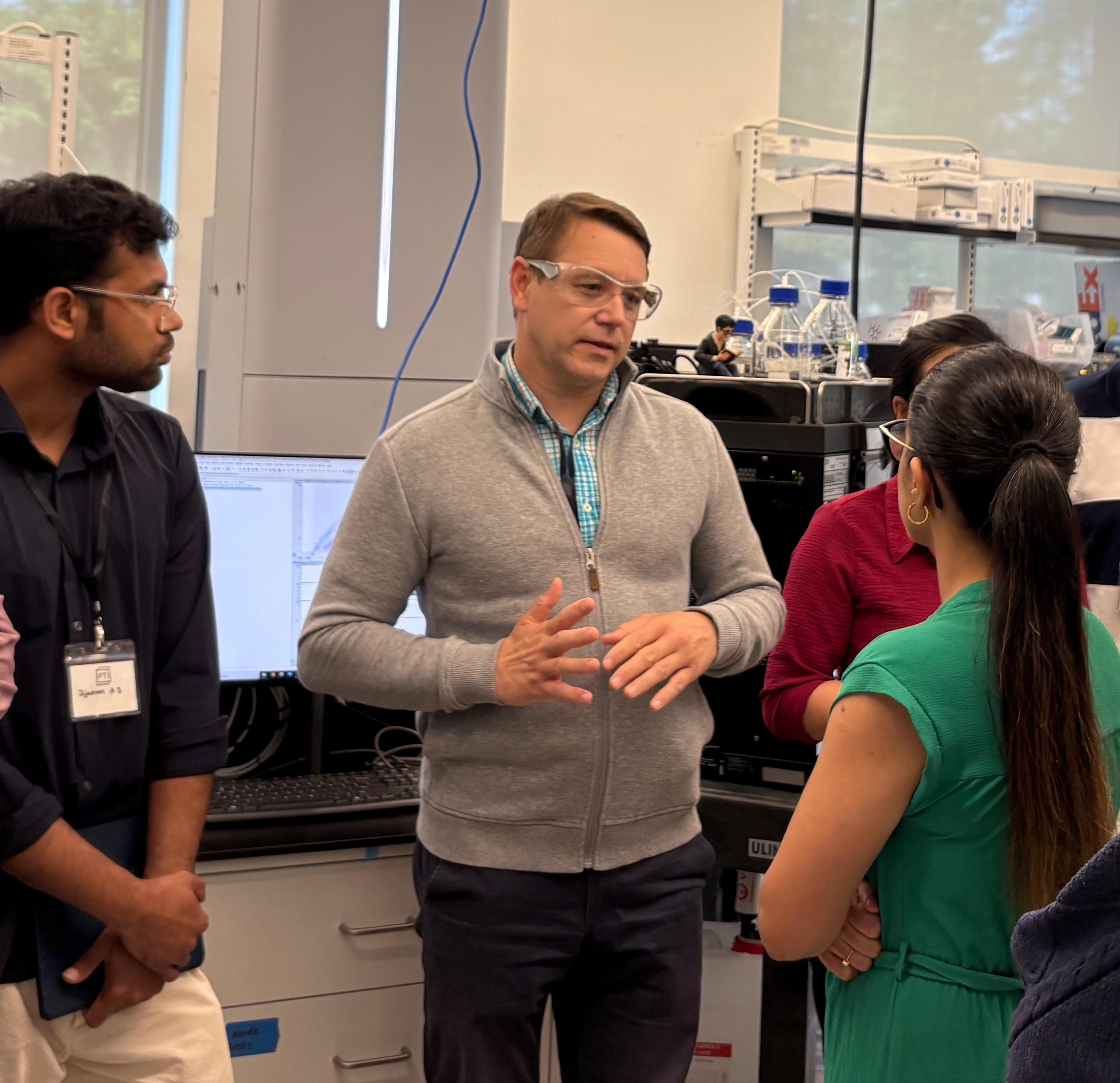 Vladimir Ondruska explains how to perform mass spectrometry data acquisition.