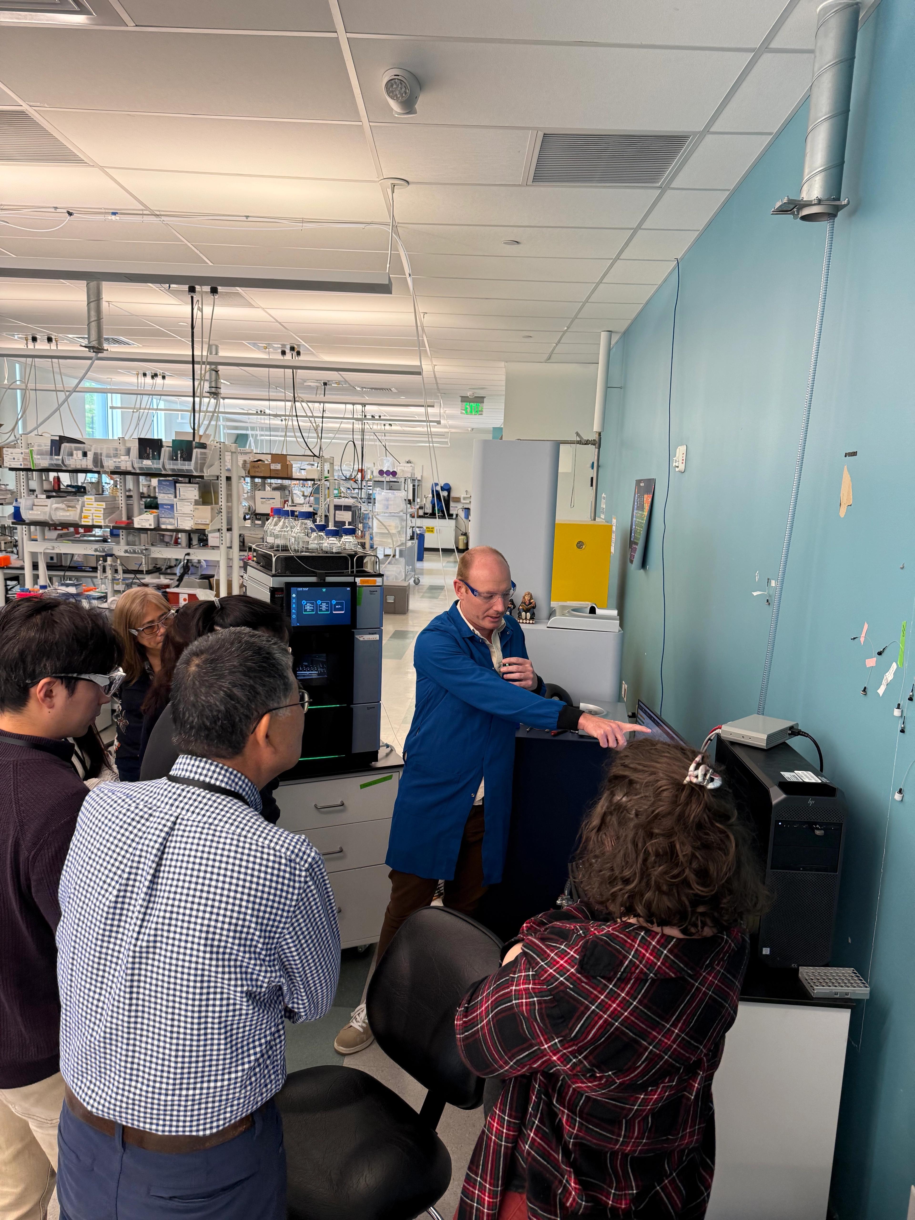 Christoph Krisp explains how a computer is linked to a mass spectrometer to transfer raw files prior to data analysis.