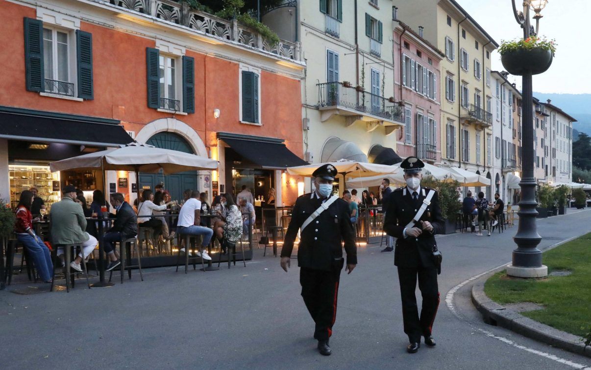 Questa immagine ha l'attributo alt vuoto; il nome del file è Movida-coronavirsu-300x188.jpg