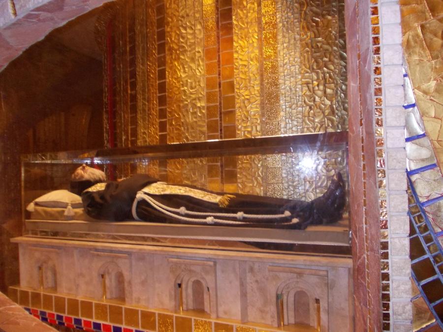 Immagine da “Le spoglie di Padre Pio di nuovo visibili”