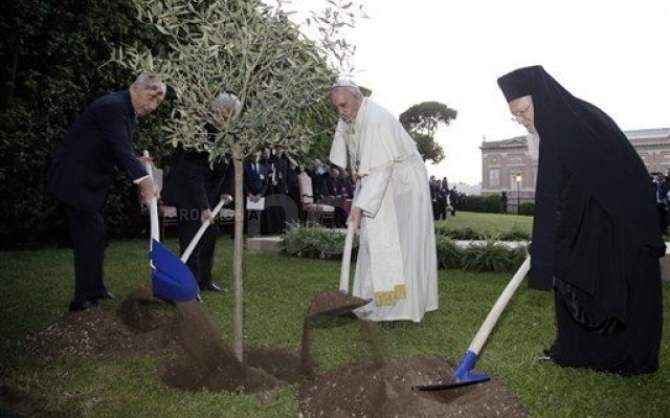 Immagine da “Un “vertice di preghiera” nei Giardini Vaticani per la pace in Medio Oriente”