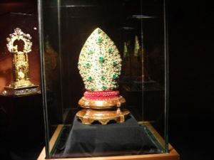 Immagine da ““Le Meraviglie del Tesoro di San Gennaro, le Pietre della Devozione””
