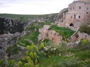 Immagine da “Eremi rupestri nel Gargano: un patrimonio unico ed irripetibile.”