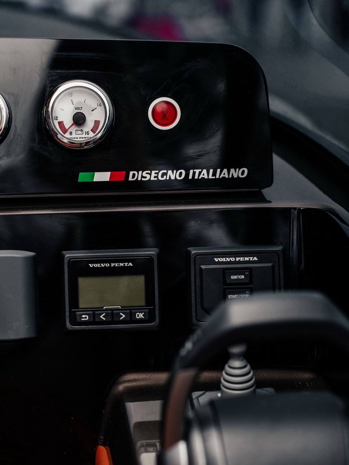 Cranchi E26 - shot 10