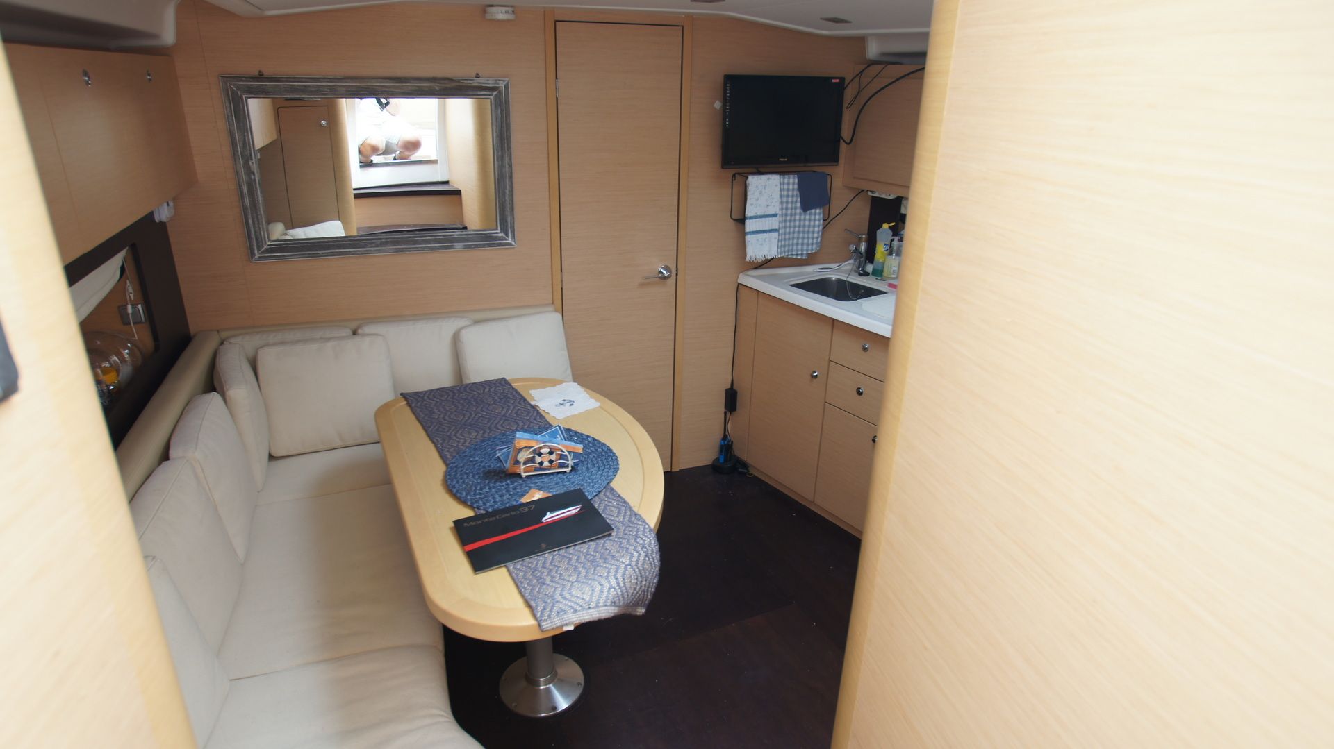 Beneteau Monte Carlo 37 Open - Foto 7