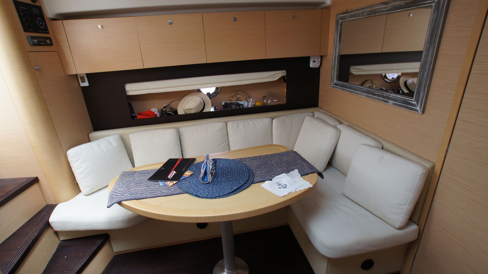 Beneteau Monte Carlo 37 Open - zdjęcie 9