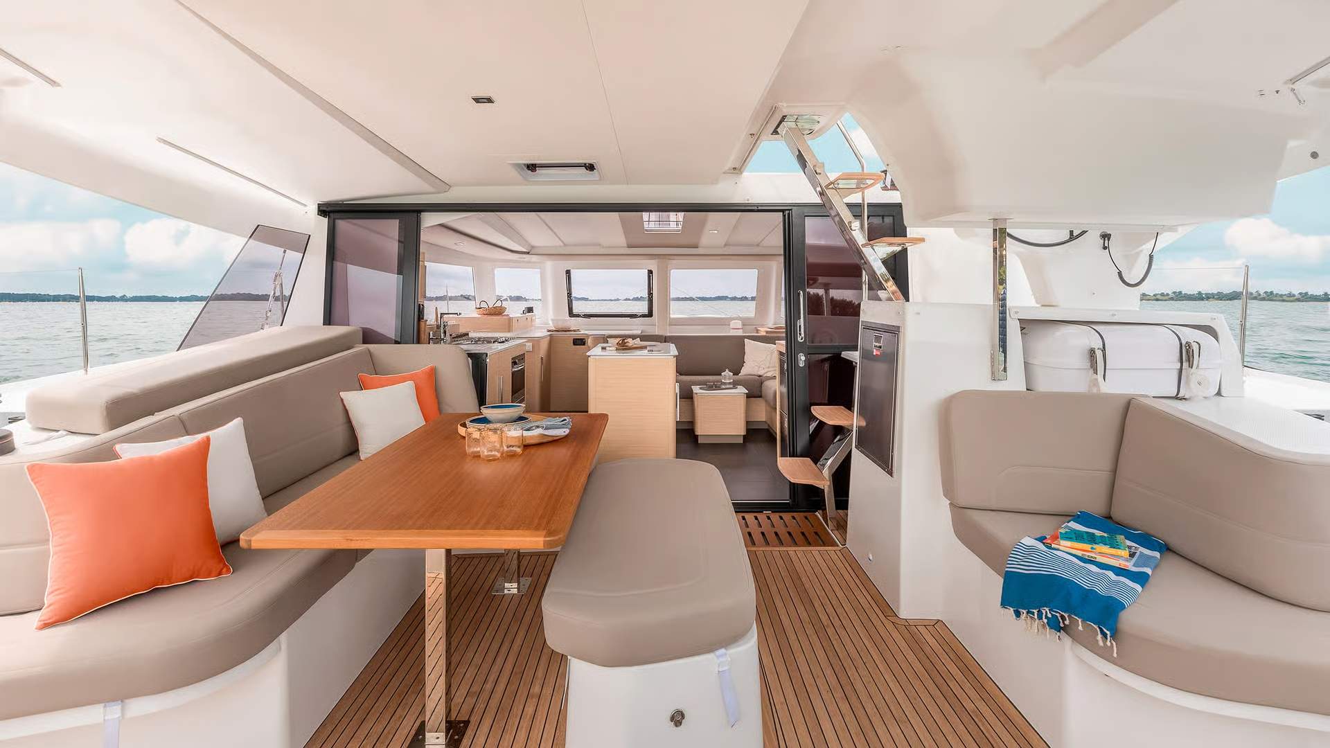 Fountaine Pajot FP41 - wnętrze