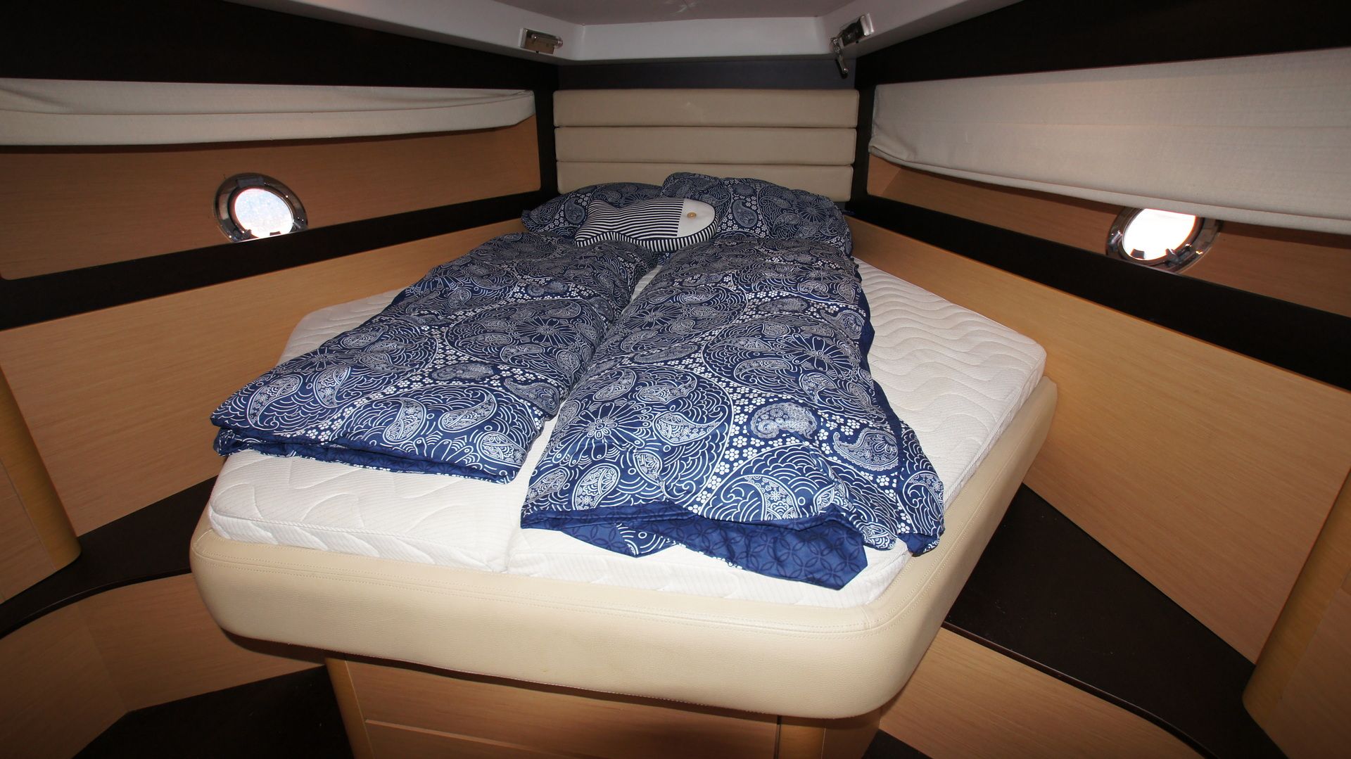 Beneteau Monte Carlo 37 Open - zdjęcie 11