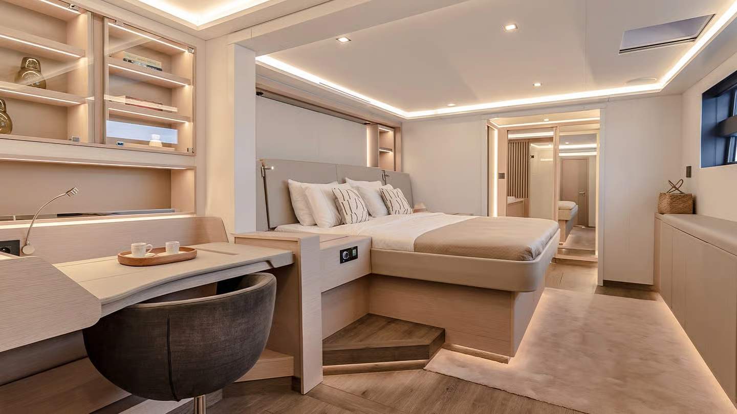 Fountaine Pajot Thíra 80 - wnętrze
