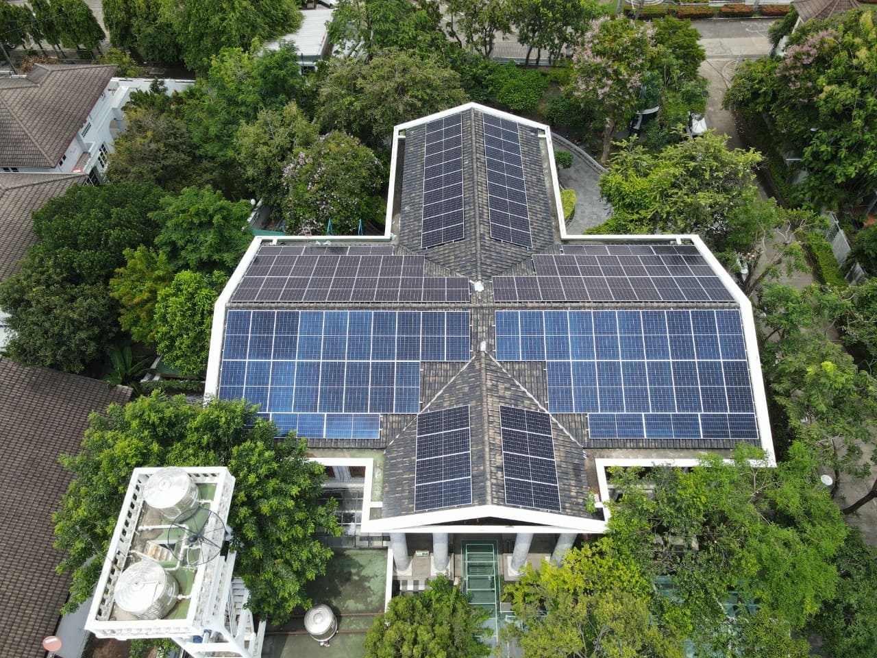 Residential Home 70.6 kWp + Battery 114 kWh