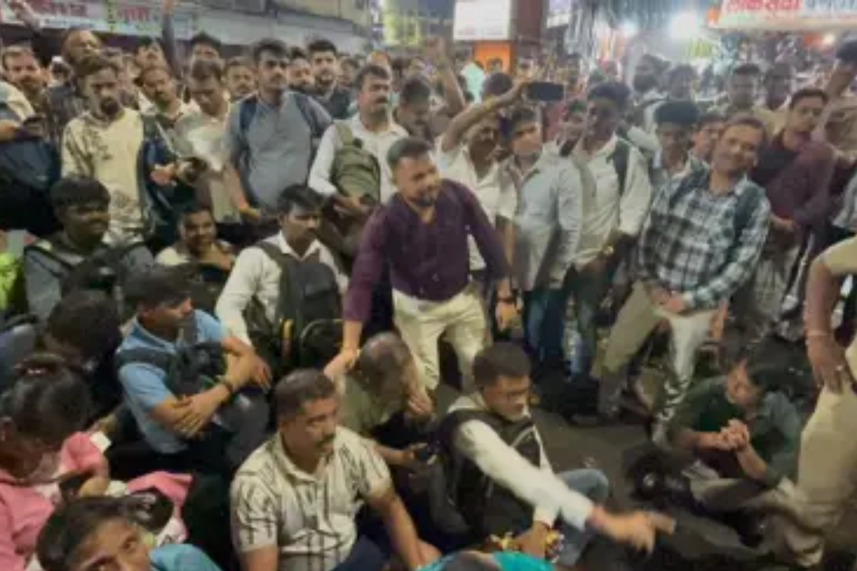 Dombivli : डोंबिवलीत वाहतूक कोंडीचा त्रास कायम; रिक्षांच्या रांगेमुळे प्रवाशांची पुन्हा फरफट