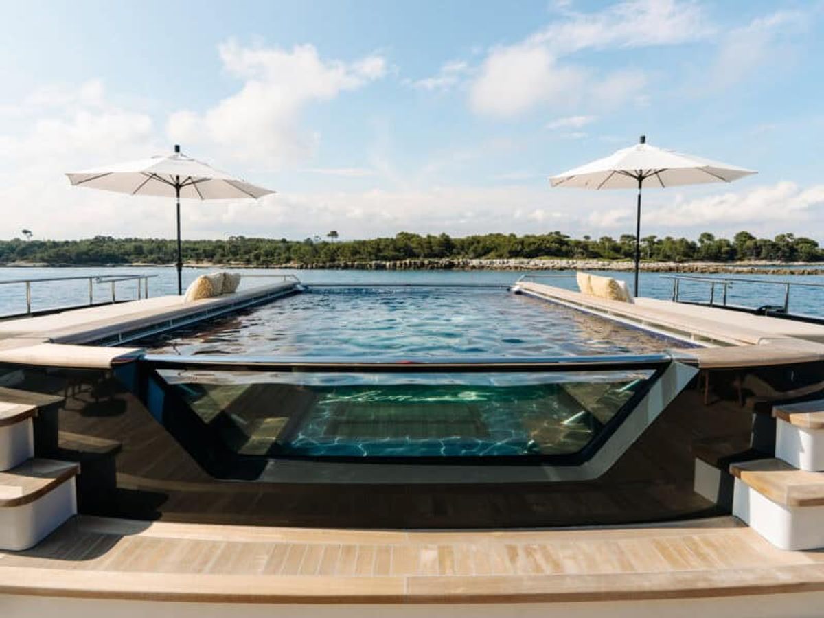 Motor Yacht Loon's
