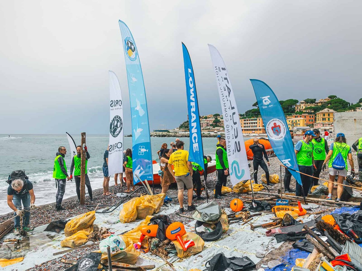 Teams Collect Waste to Clean Italian Shores