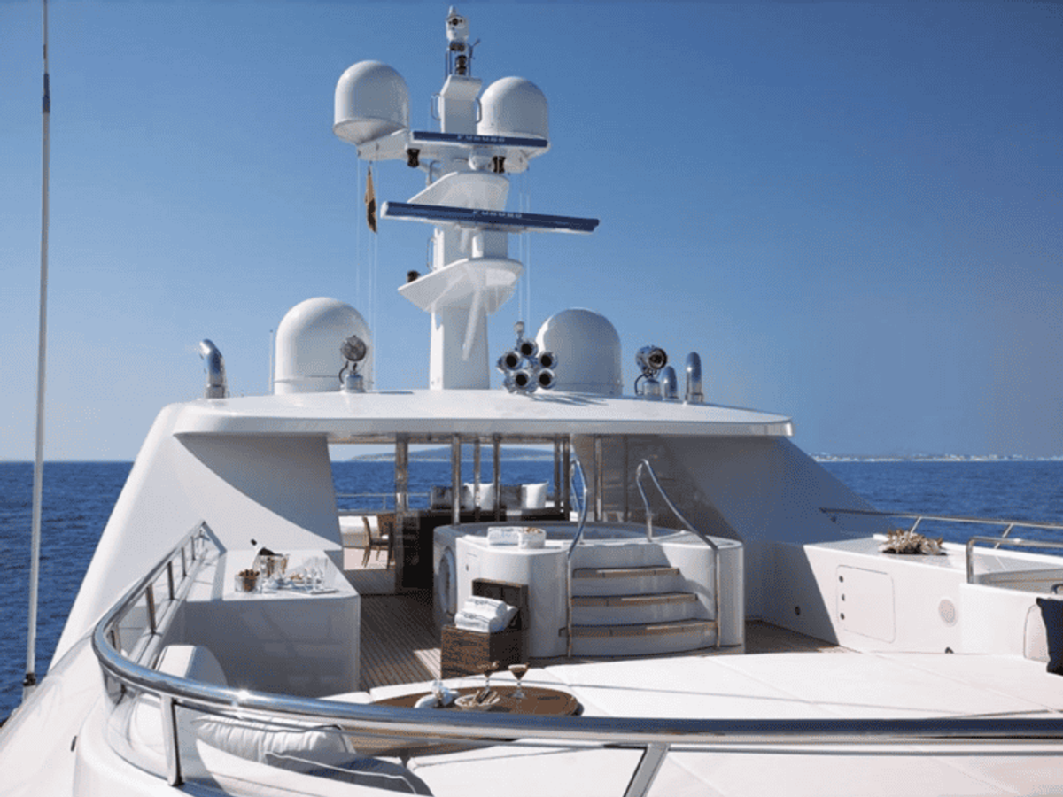 M/Y PREDATOR