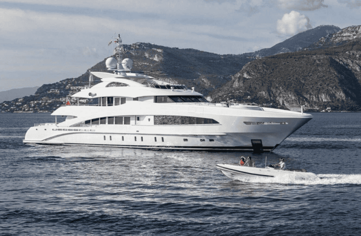 YATCO’s Fleet Friday: S/Y RED DRAGON, M/Y COMO I, and more!