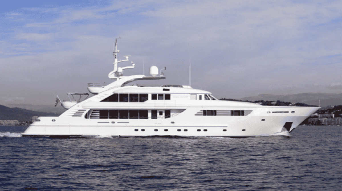 YATCO’s Fleet Friday: M/Y Castlefinn, M/Y HAPPY DAYS, and more!